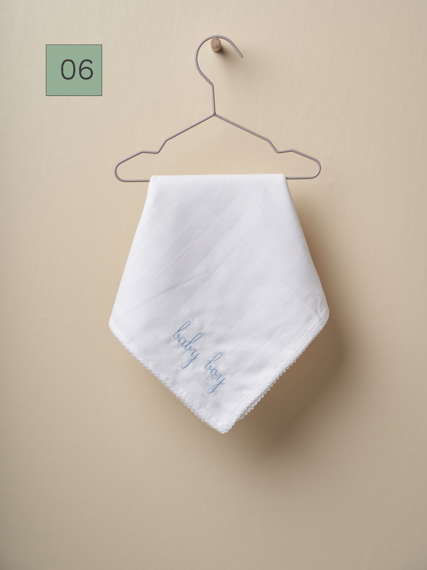 Swaddle de bordada “baby boy”